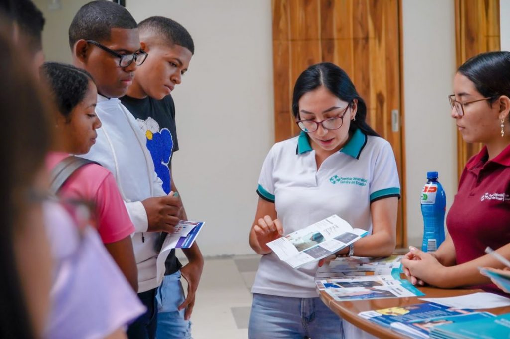 Brindando información a los interesados